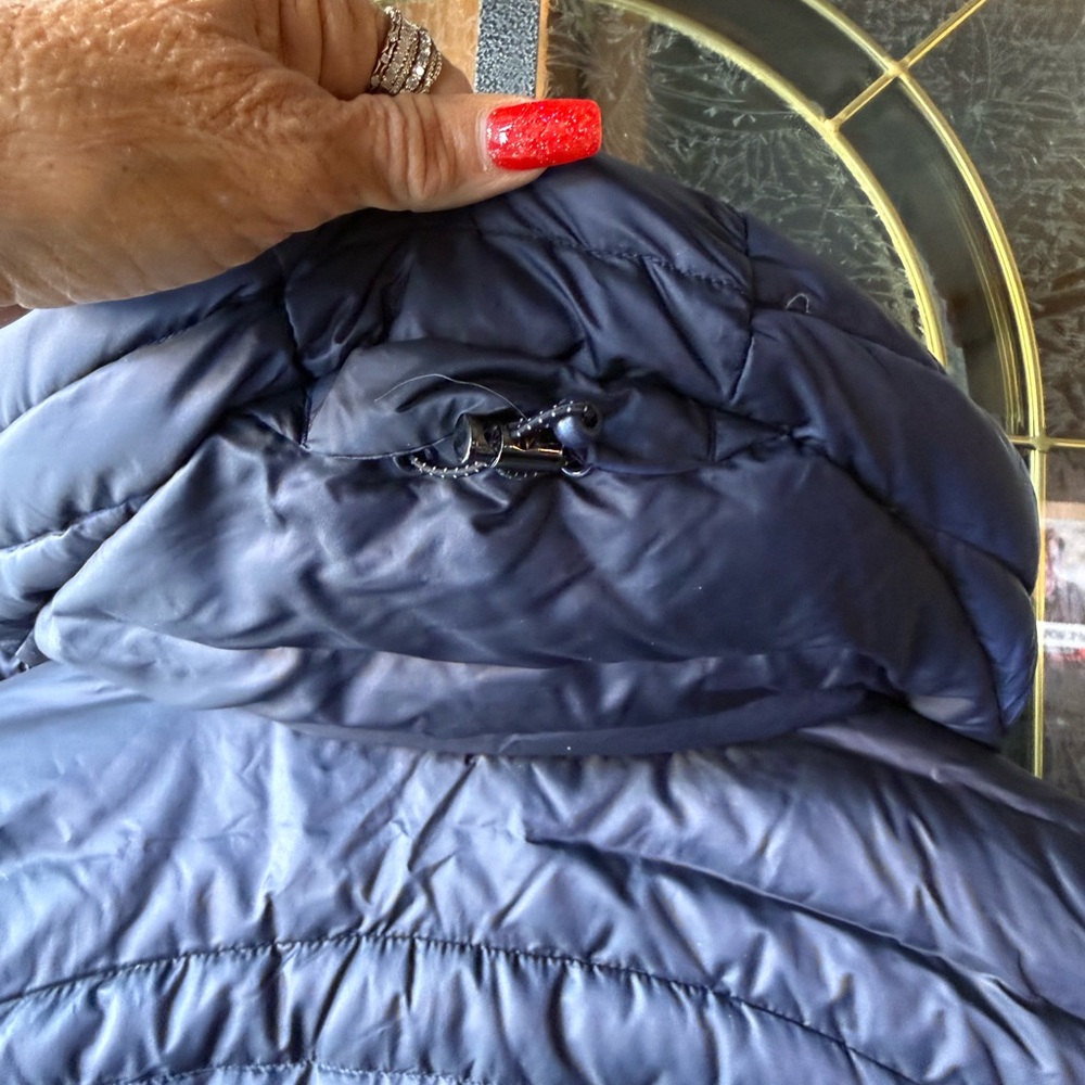 Woman’s LULULEMON BRAVE THE COLD JACKET! - Picture 9 of 10